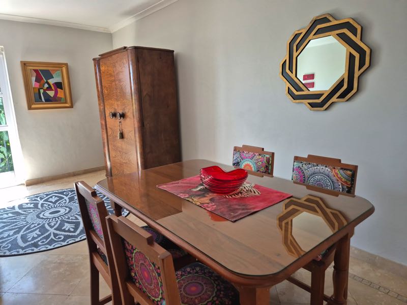 207 De Waterkant Piazza - dining & living area