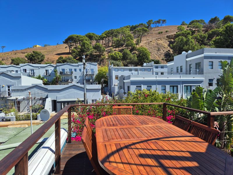 4 Bayview Terrace - bedroom 2 deck & Signal Hill