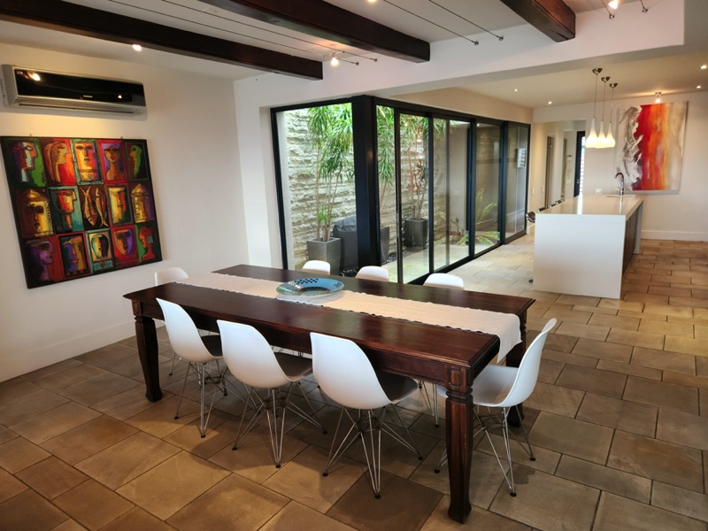 7 Bayview Terrace - dining area and kitchen