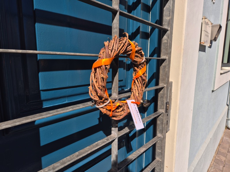 9b Loader Street - Festive wreath