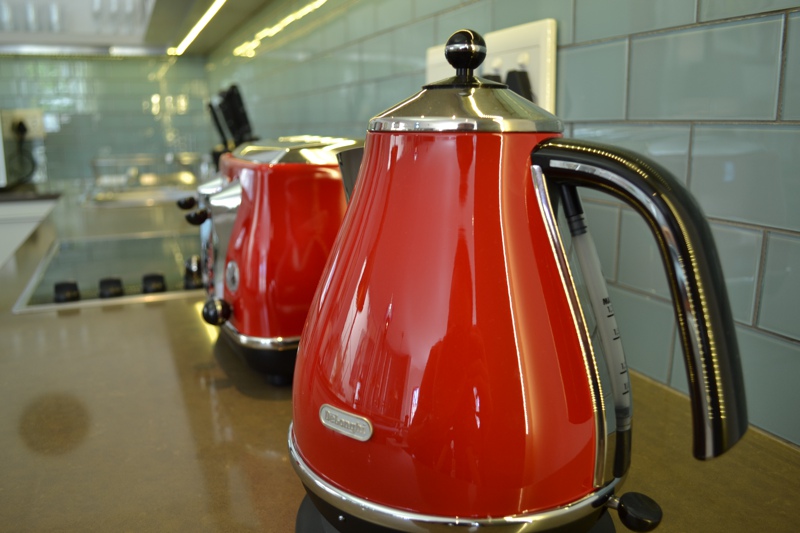 39 Dixon Street - Kitchen kettle