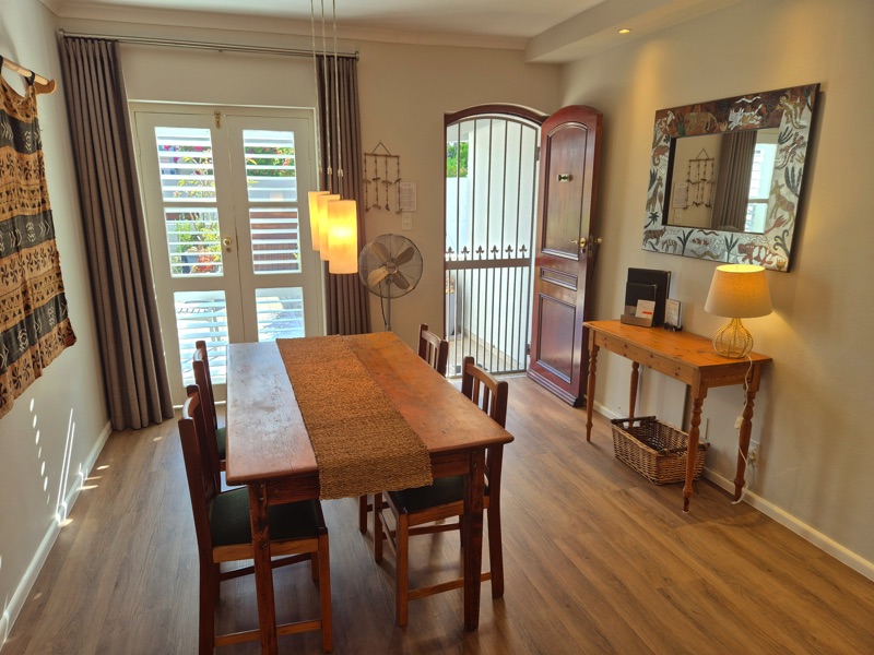 115 De Waterkant Piazza - dining area