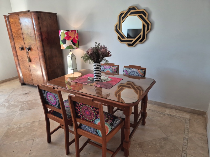 207 De Waterkant Piazza - dining & living area