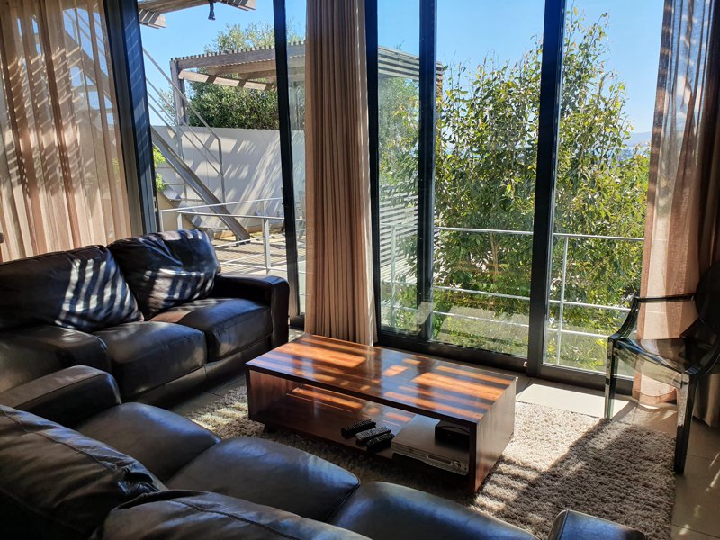 24 Loader Street - living area