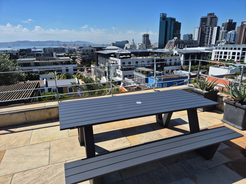 24 Loader Street - roof seating
