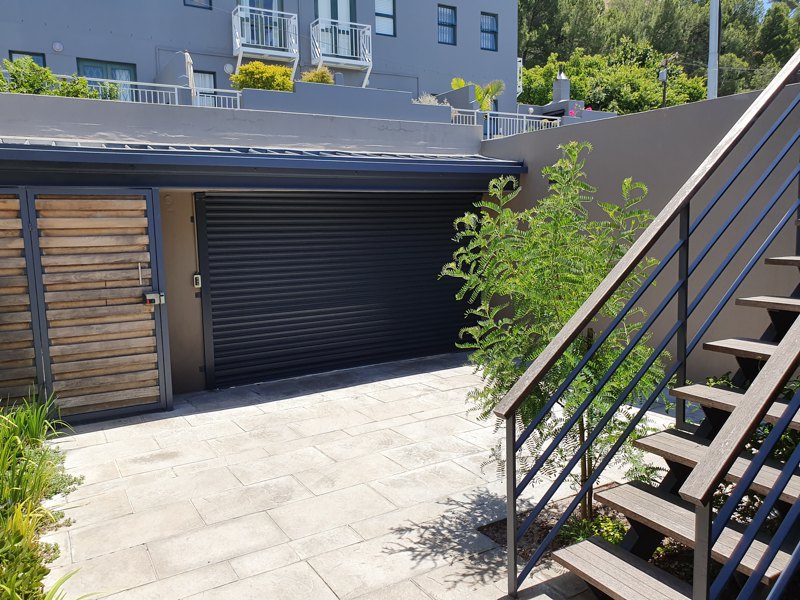 7 Bayview Terrace - garage & exterior stairs to bedroom 2 balcony