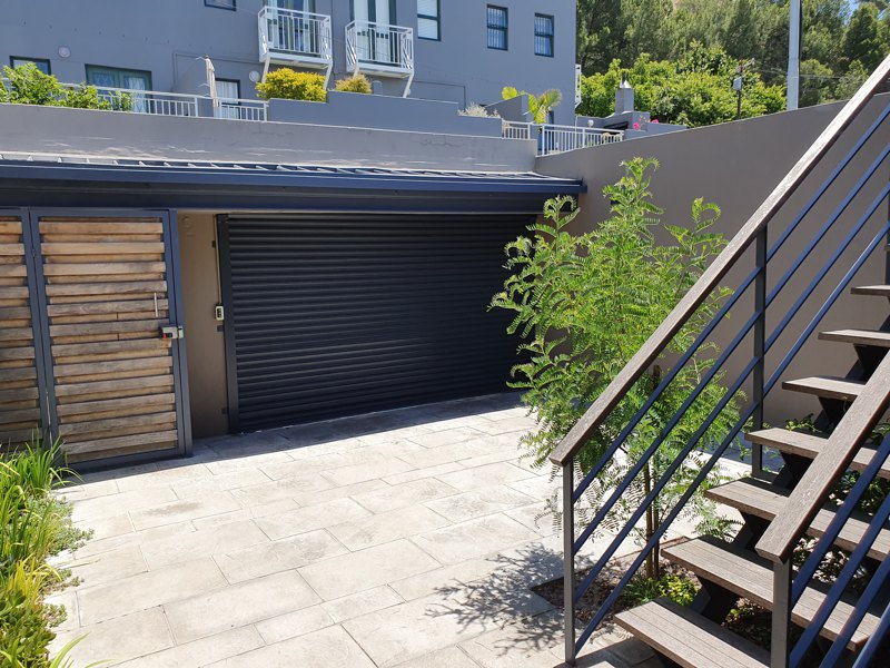 7 Bayview Terrace - garage & exterior stairs to bedroom 2 balcony