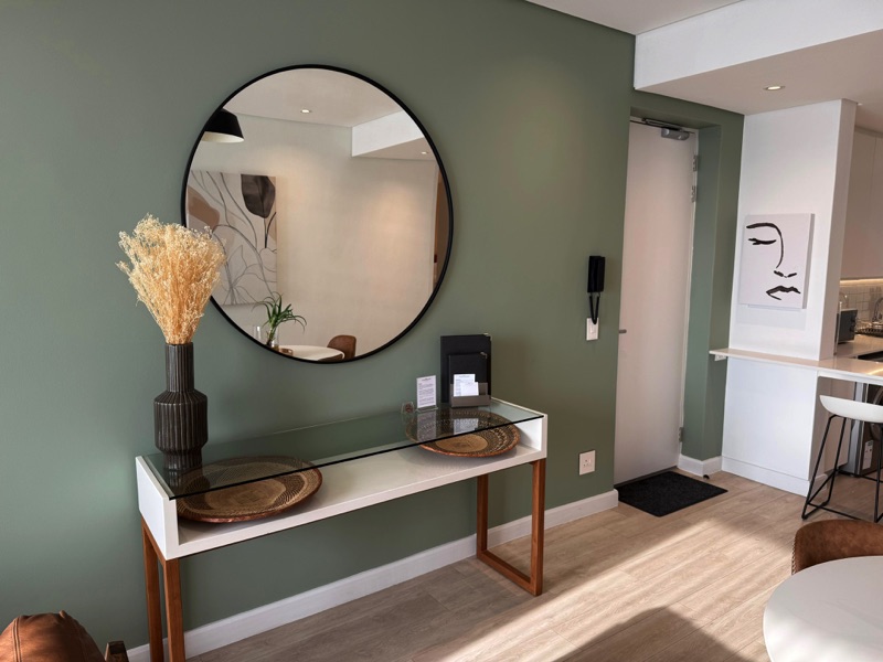 32 Napier Street, Apt.401 - Entrance and dining area