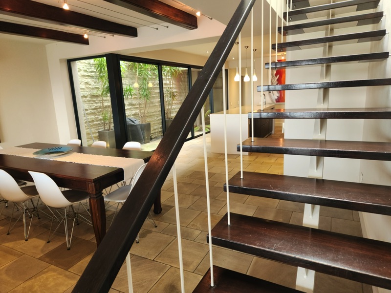 7 Bayview Terrace - dining area and stairs to 1st floor