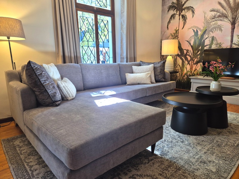 19 Jarvis Street - Living room