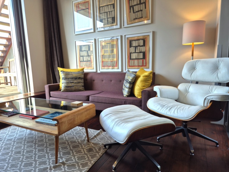 77 Loader Street - living room