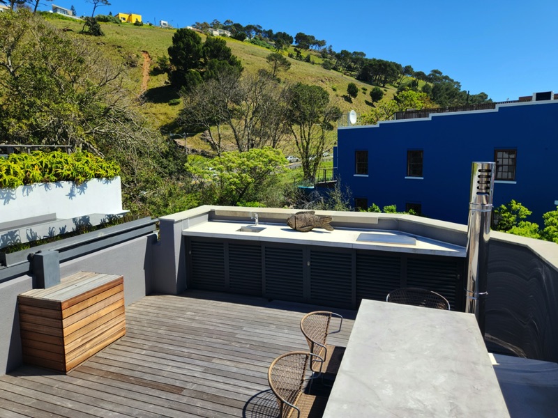 9b Loader Street - roof deck counter & braai