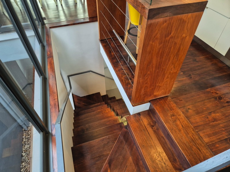 77 Loader Street - staircase