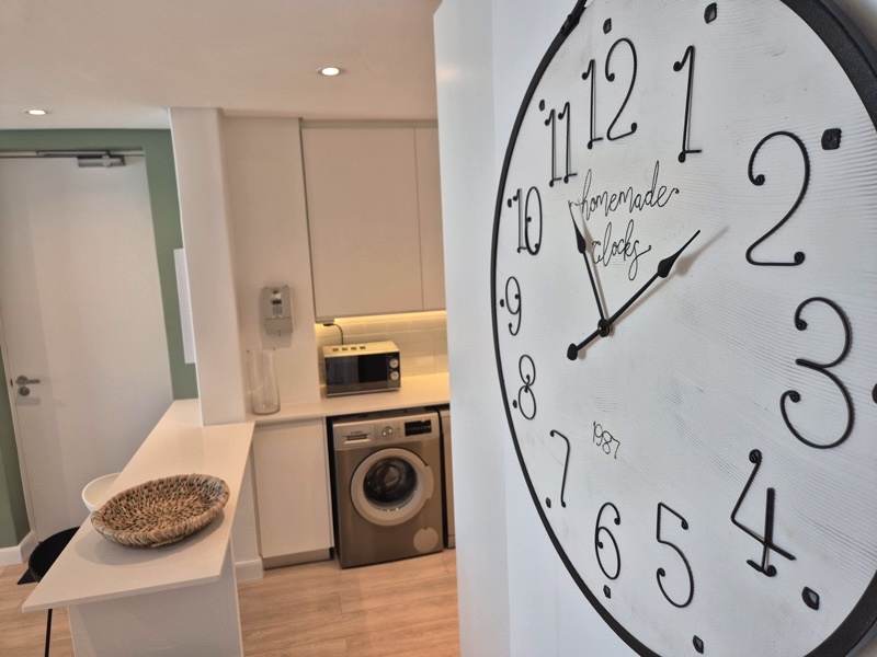 32 Napier Street, Apt.401 - Kitchen area artwork