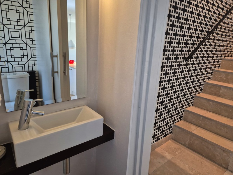 207 De Waterkant Piazza - toilet & stairs