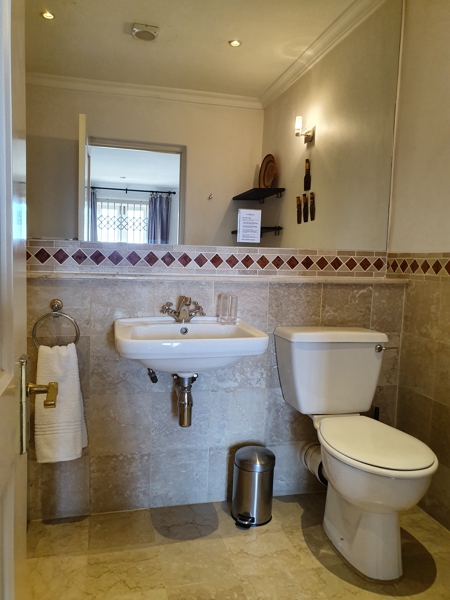 70 Loader - en-suite 1