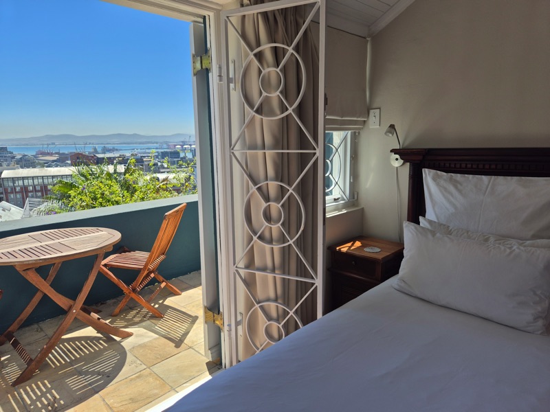 4 Bayview Terrace - bedroom 1 & balcony