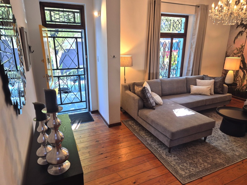 19 Jarvis Street - entrance and Living room