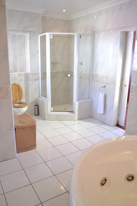 4 Bayview Terrace - bedroom 1 en-suite