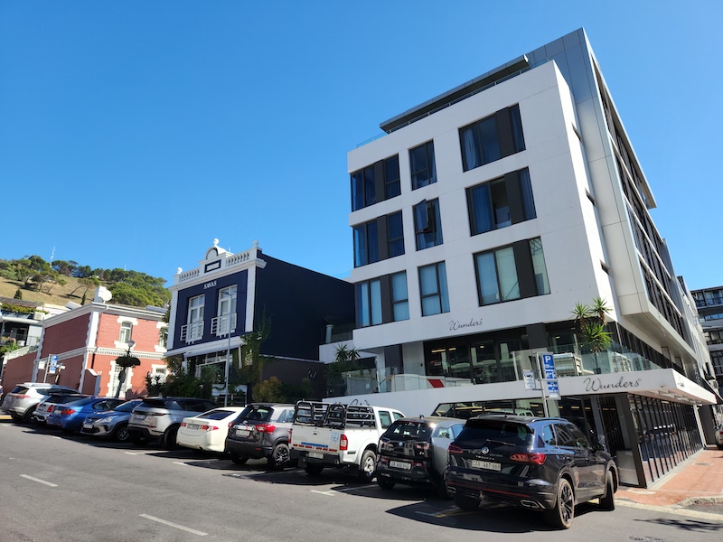 32 Napier Street - exterior view of block