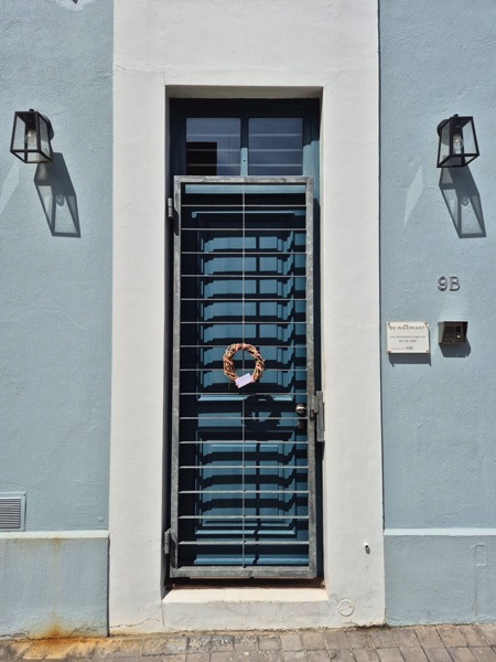 9b Loader Street - Festive wreath