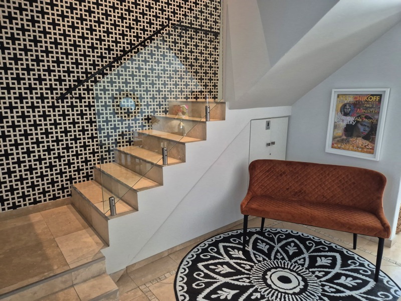 207 De Waterkant Piazza - stairs to upper level