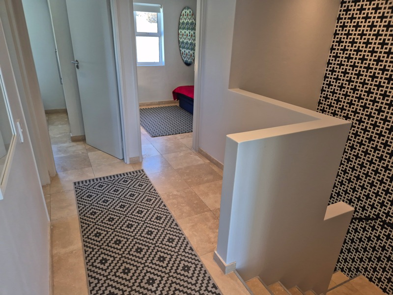 207 De Waterkant Piazza - 2nd level landing