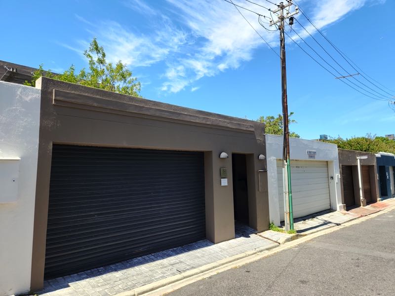 7 Bayview Terrace - garage entrance