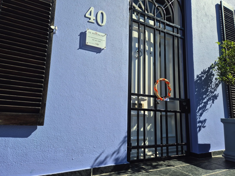 40 Napier Street - Festive wreath