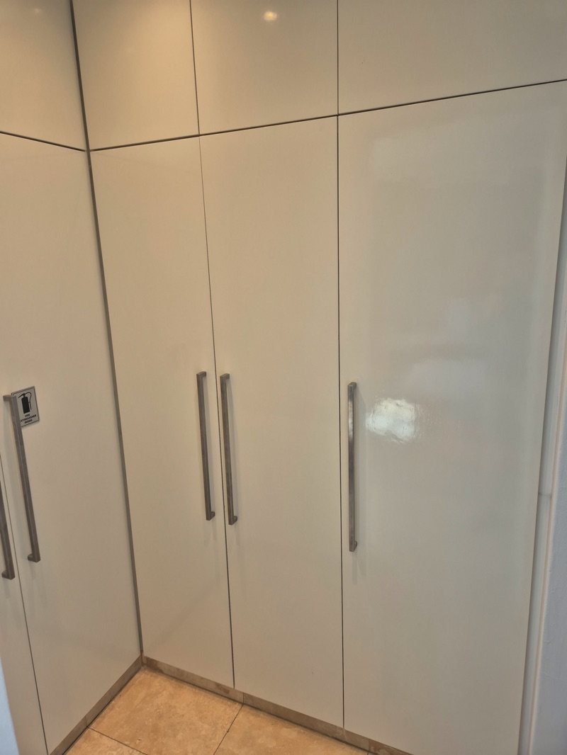 207 De Waterkant Piazza - bedroom 1 dressing area