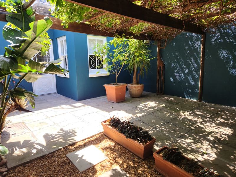 4 Bayview Terrace - garage and Loader Street entrance