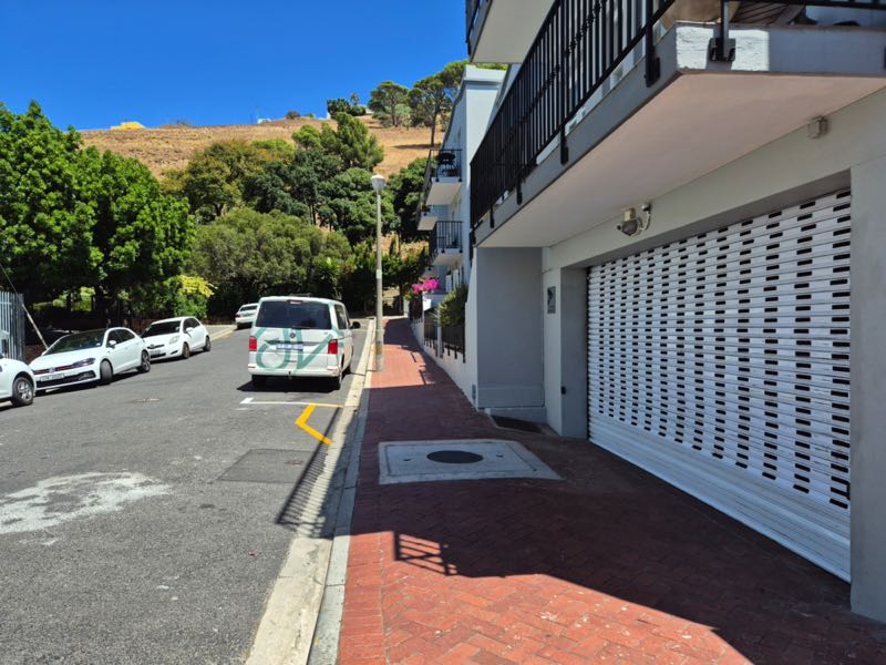 115 De Waterkant Piazza - De Smidt main garage entrance