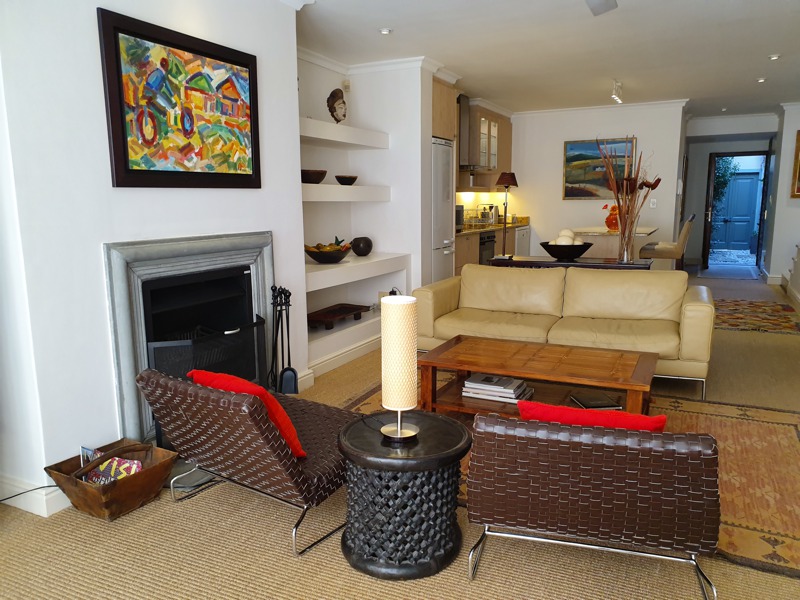 70 Loader Street - living area