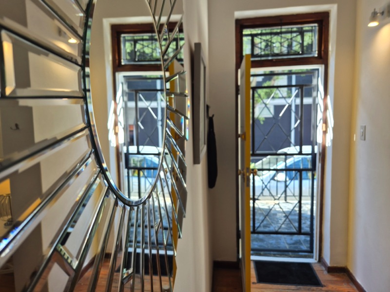19 Jarvis Street - entrance & living room