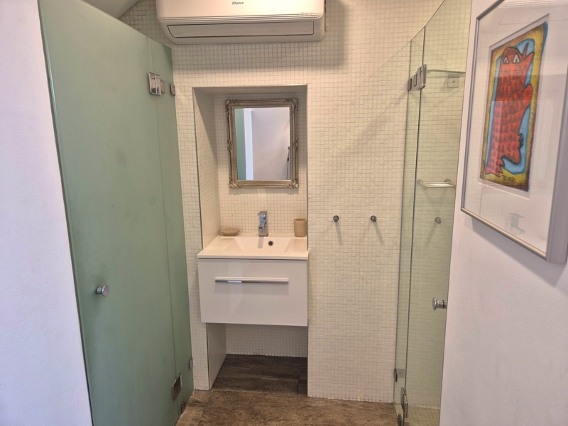 10 Loader Street - bedroom 3 en-suite