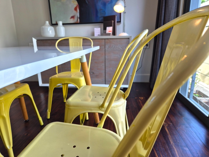 77 Loader Street - dining area
