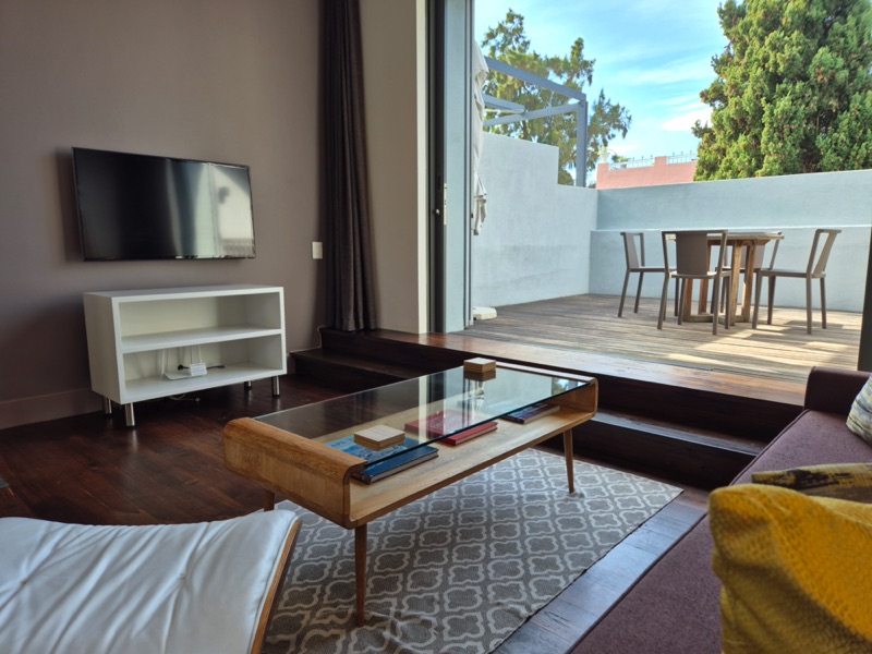 77 Loader Street - living room
