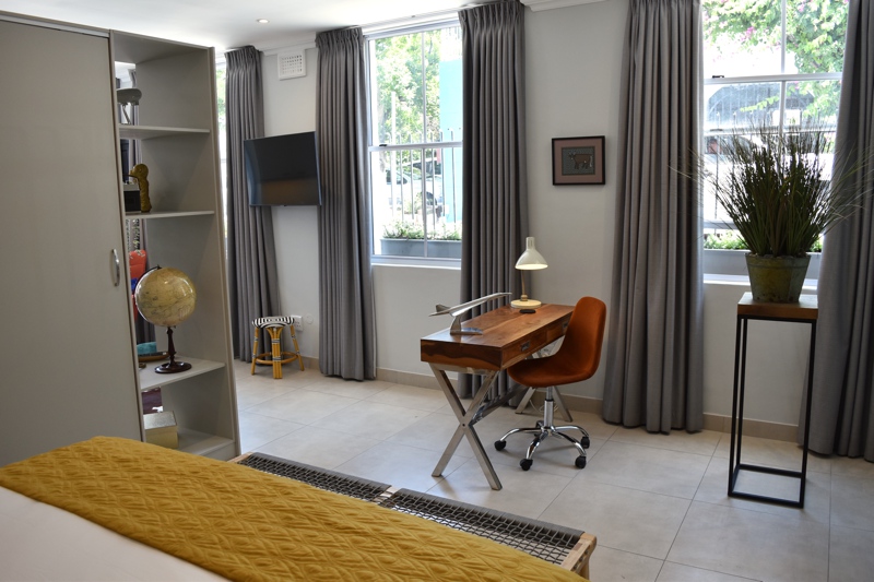 8a Loader Street - bedroom & study area