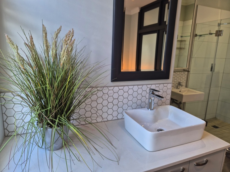 8b Loader Street - en-suite open plan