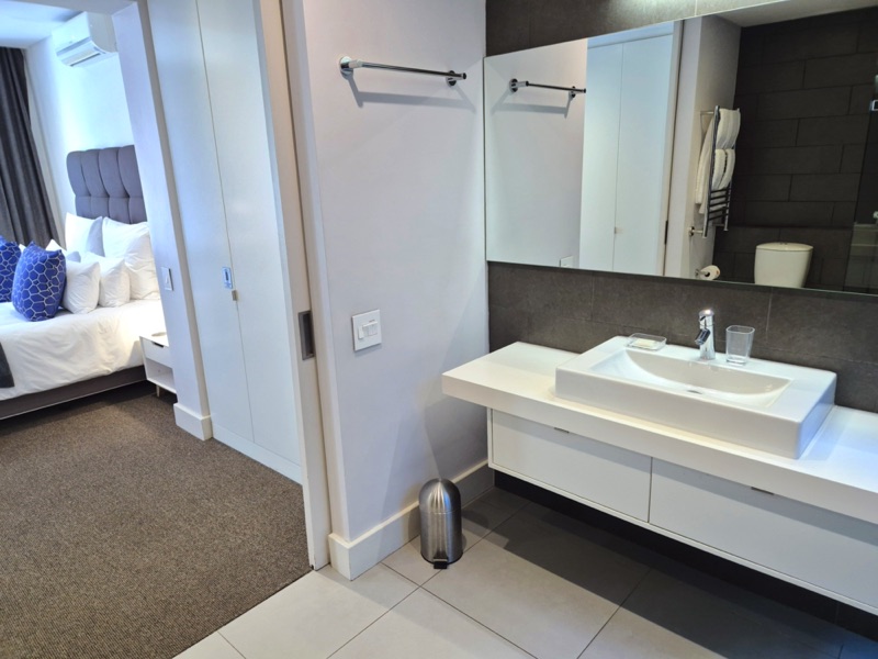 77 Loader Street - bedroom 1 en-suite