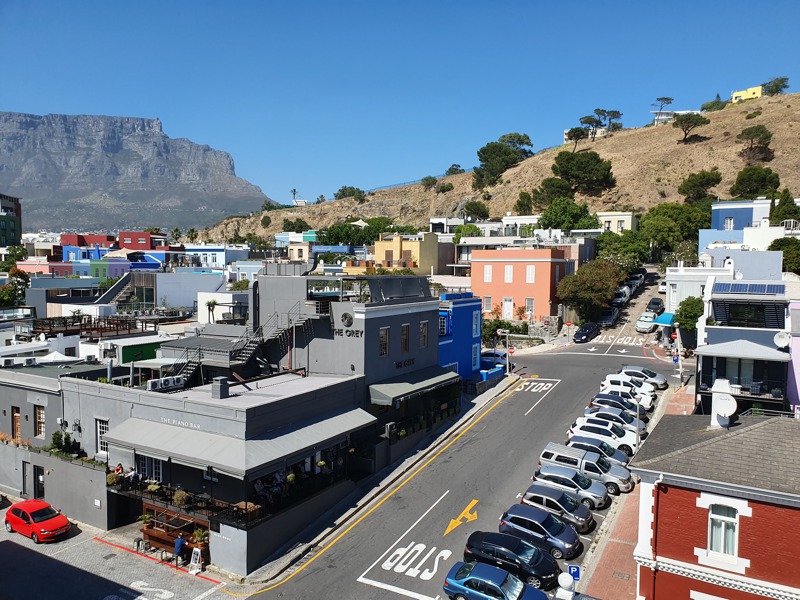 32 Napier Street - balcony view of city and Table Mountain