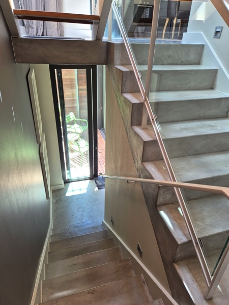 9a Loader Street - stairs to 1st floor