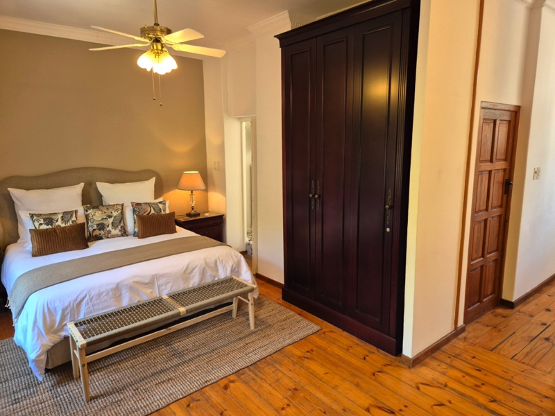 19 Jarvis Street - Bedroom 1 & entrance