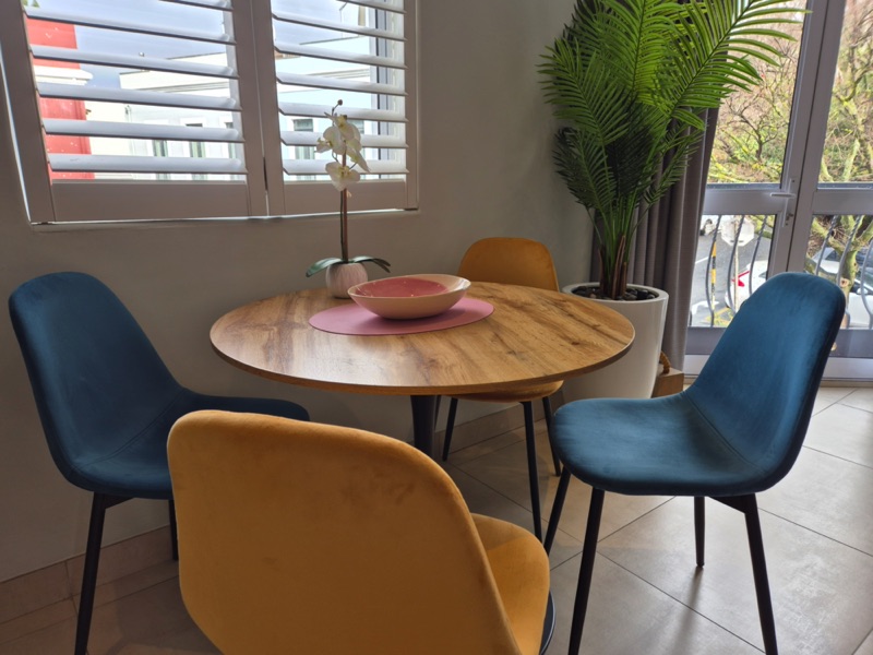 8b Loader Street - dining area