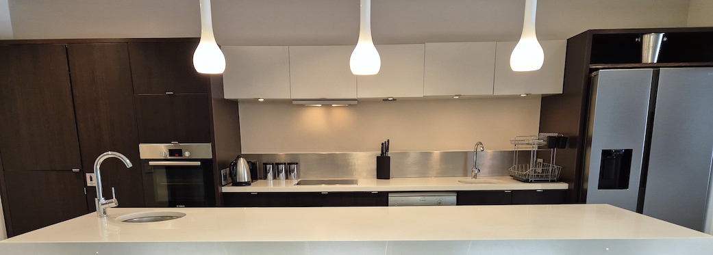 7 Bayview Terrace - open plan kitchen