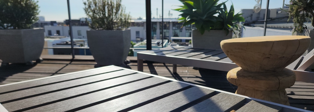 10 Loader Street - roof deck sun loungers