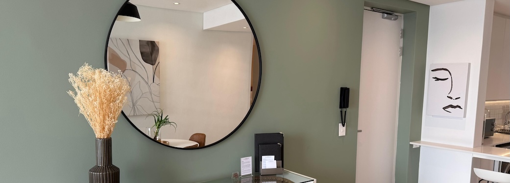 32 Napier Street, Apt.401 - dining area & entrance